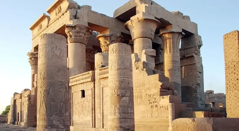 https://travistatours.com/files/large/Templo Kom Ombo